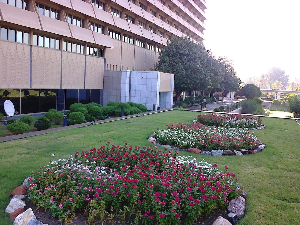 Royal Tulip Alrasheed Hotel Baghdād Exteriör bild