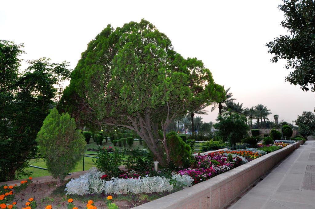 Royal Tulip Alrasheed Hotel Baghdād Exteriör bild