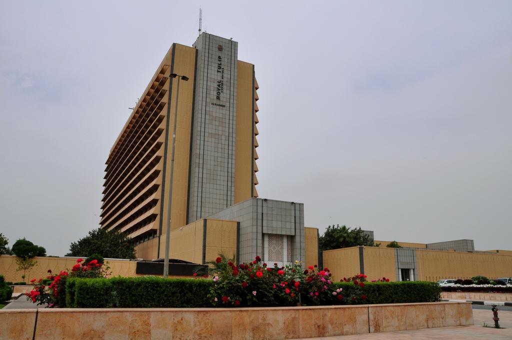 Royal Tulip Alrasheed Hotel Baghdād Exteriör bild