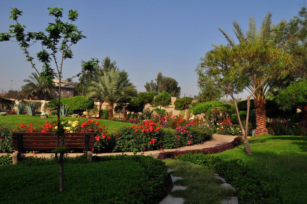 Royal Tulip Alrasheed Hotel Baghdād Exteriör bild