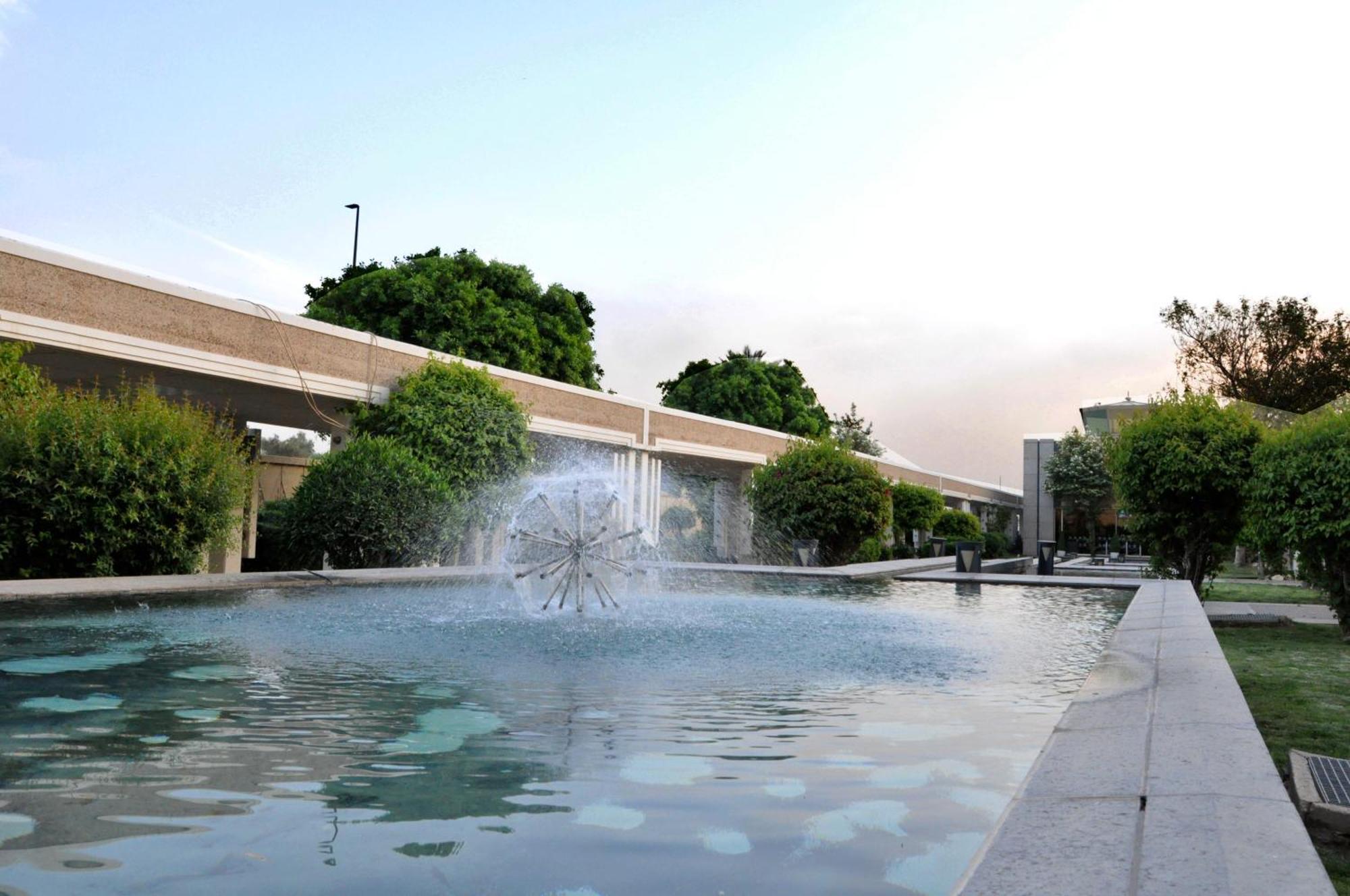 Royal Tulip Alrasheed Hotel Baghdād Exteriör bild