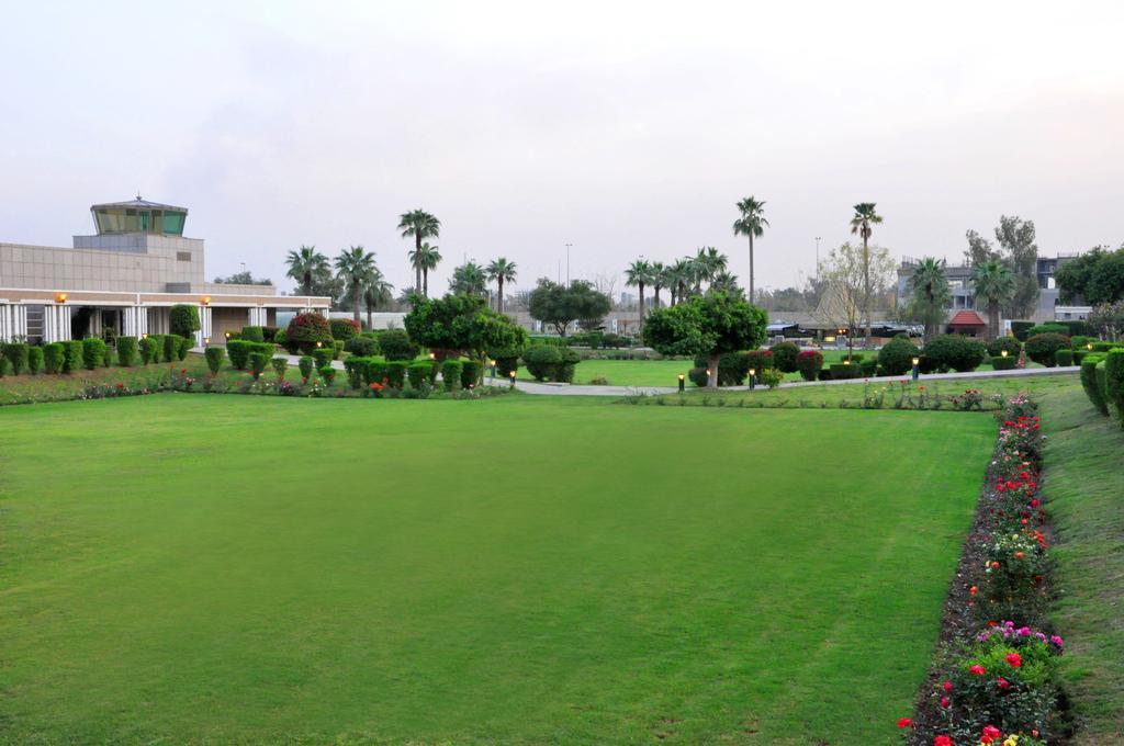 Royal Tulip Alrasheed Hotel Baghdād Exteriör bild