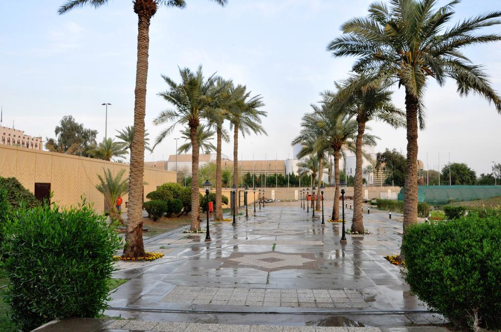 Royal Tulip Alrasheed Hotel Baghdād Exteriör bild